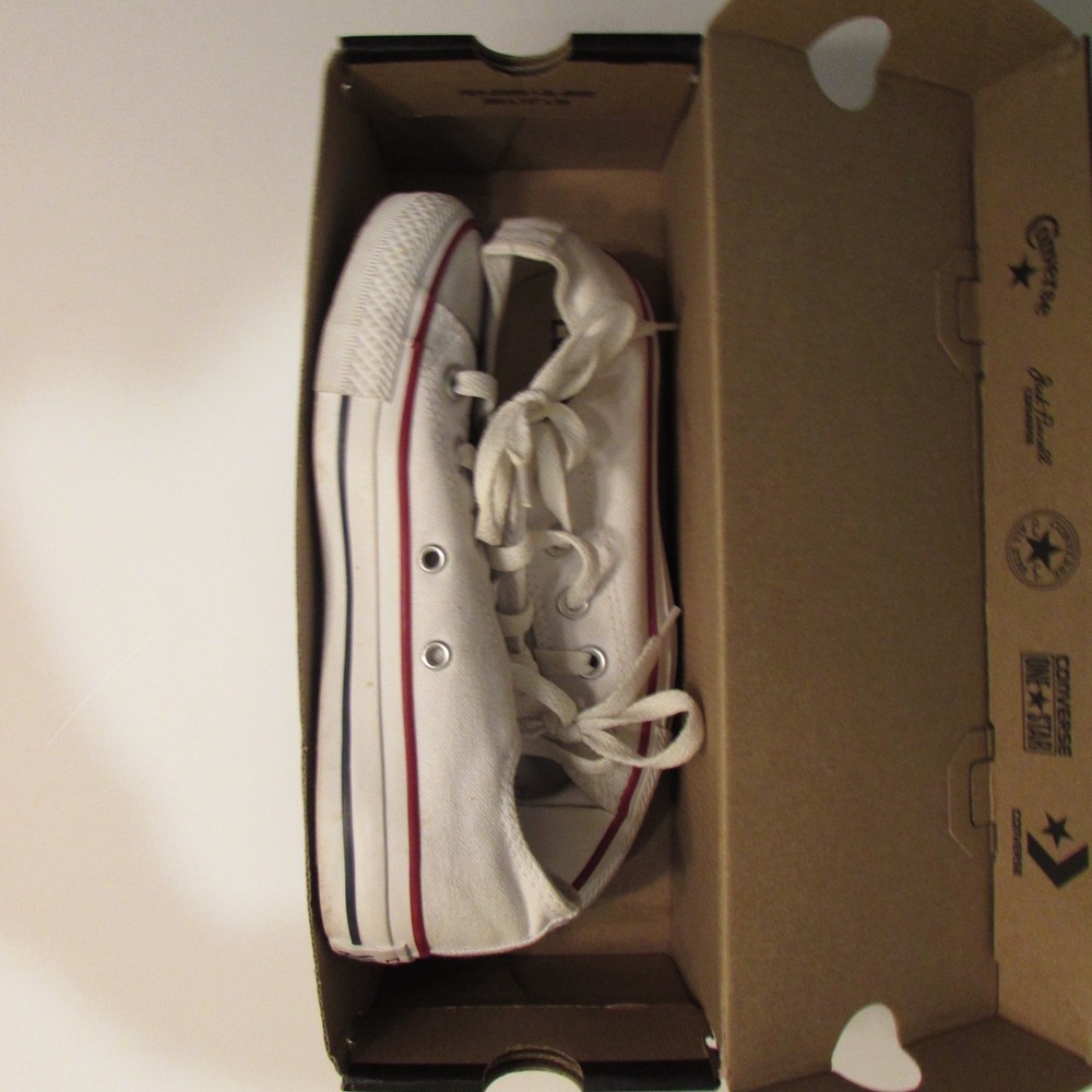 Nearly New White Low Top Converse